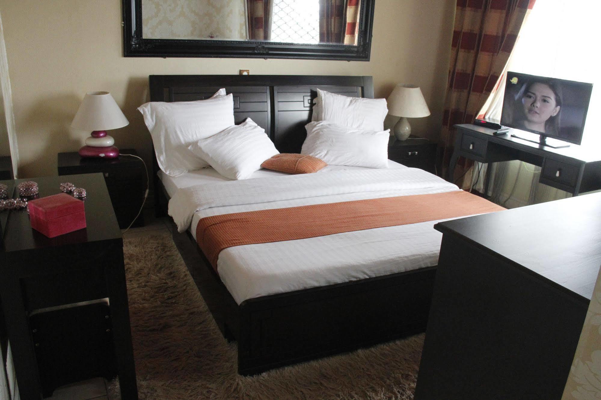 Saddle Hill Ranch Hotel Bafut Buitenkant foto